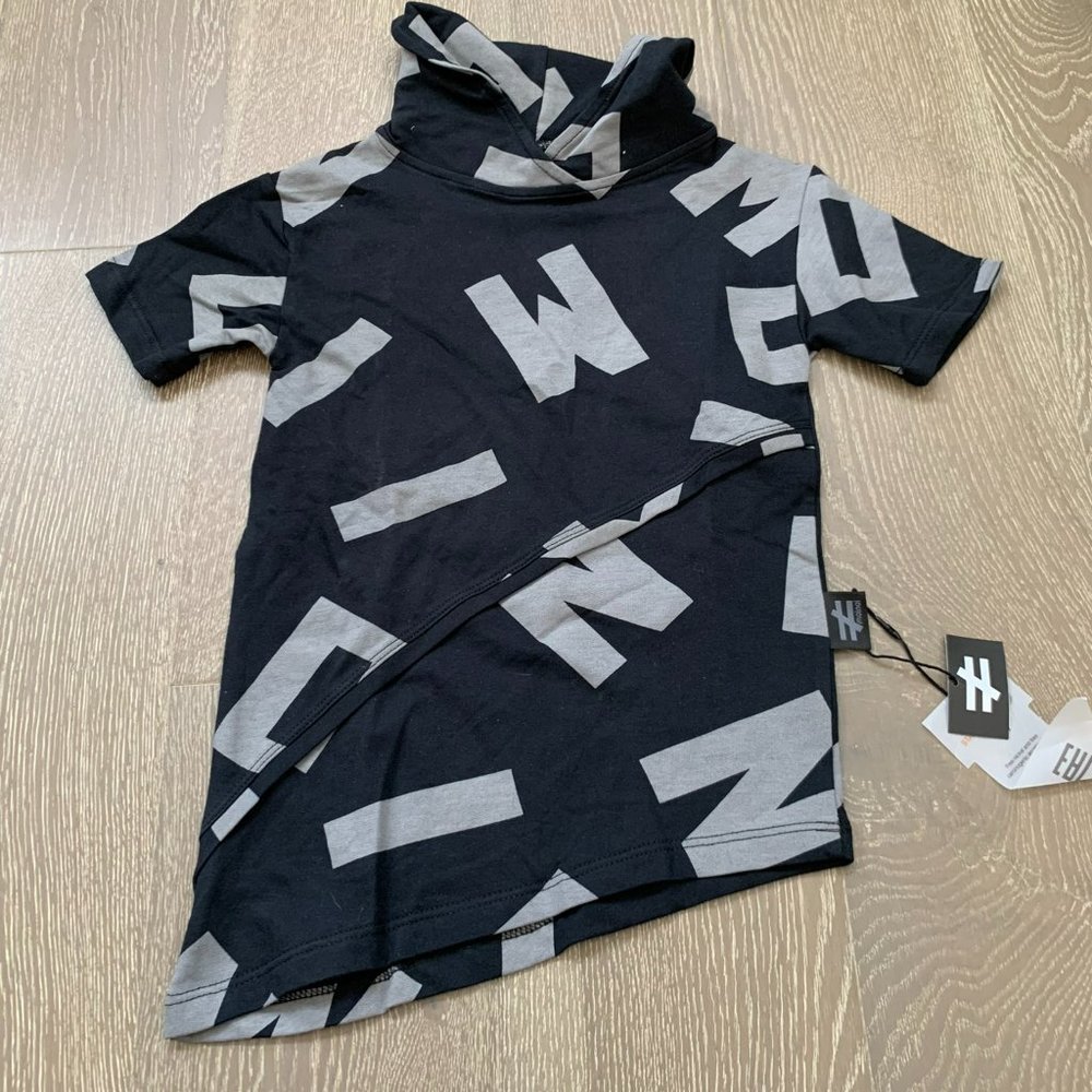 Moi Noi Asymmetric Hem Shirt